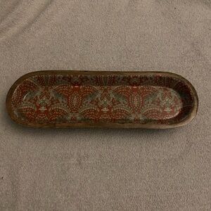 Decorated dish with leopards